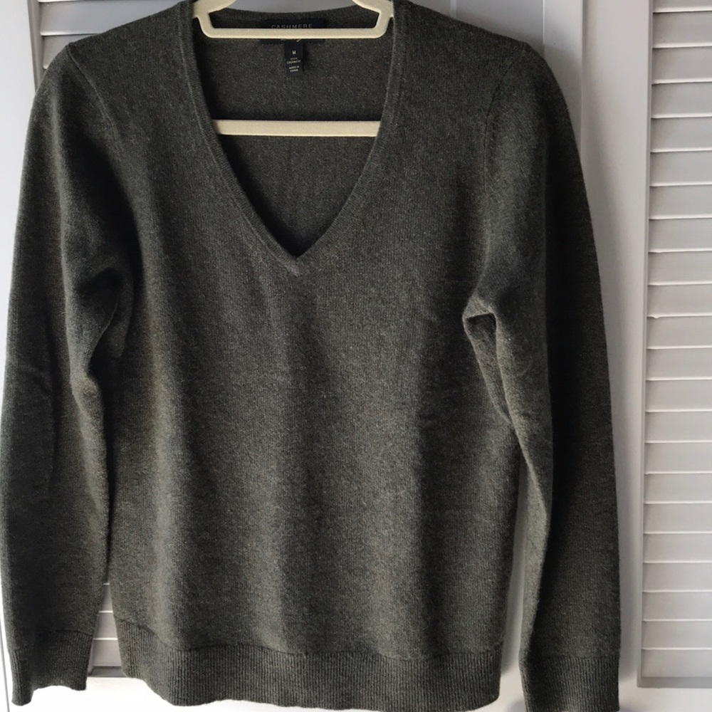 Cashmere v neck sweater